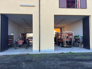 Capannone in Vendita a Crevalcore, 250'000€, 500 m²