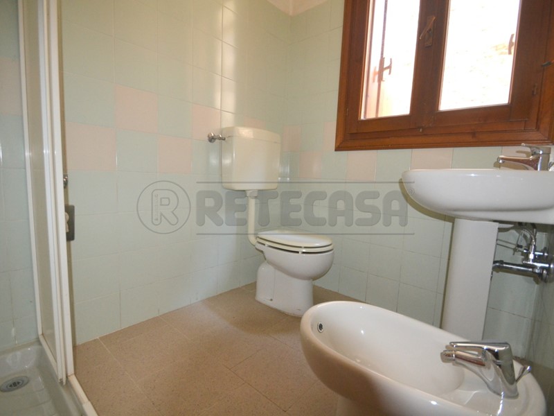 Ufficio in Affitto a Valdagno, zona MAGLIO DI SOPRA, 350€, 102 m²