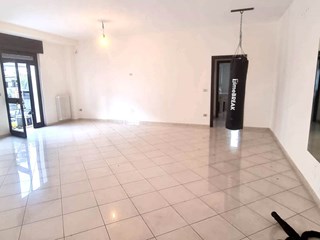 Immobile commerciale in Affitto a Manfredonia, zona VILLAGGIO ARTIGIANI, 550&euro;