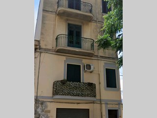 Appartamento in Vendita a Palermo, zona Calatafimi, 95'000€, 90 m²