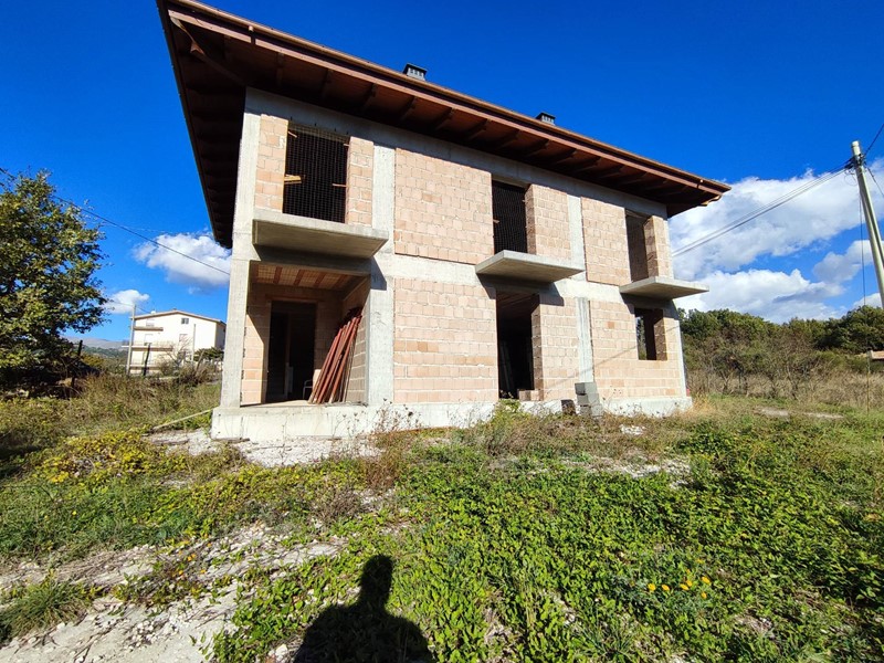 Villa in Vendita a L'Aquila, zona Torretta, 220'000€, 170 m²