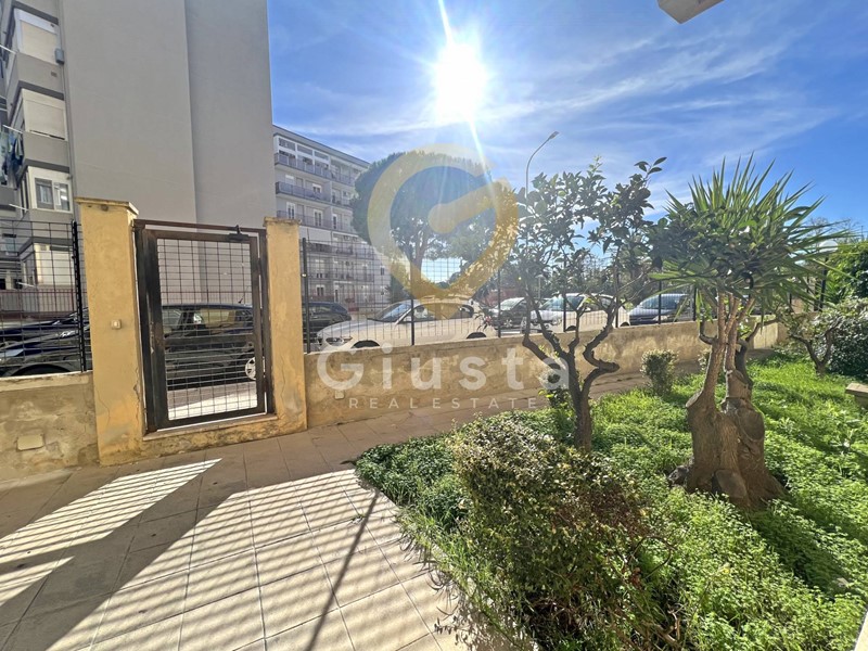 Quadrilocale in Vendita a Brindisi, zona S. Chiara, 173'000€, 107 m², arredato