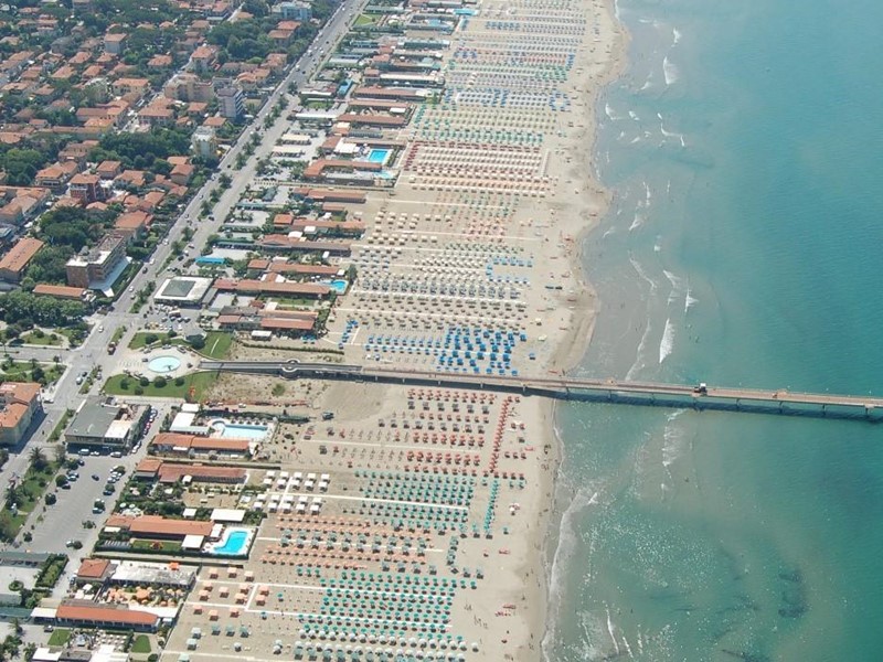 Appartamento in Vendita a Pietrasanta, zona Marina di Pietrasanta, 750'000€, 80 m²