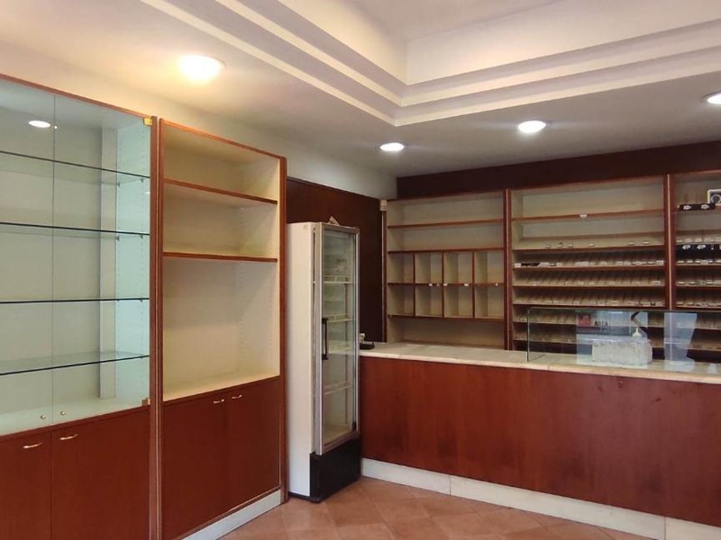 Immobile commerciale in Affitto a Carrara, zona Marina di Carrara, 1'000€, 100 m²