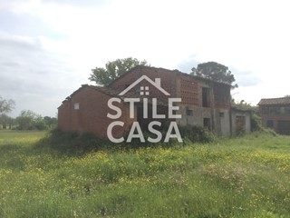 Casale in Vendita a Castelfranco di Sotto, zona Villa Campanile, 148'000€, 200 m²