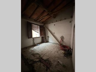 Villetta a schiera in Vendita a Massa, zona Ortola, 80'000€, 55 m²