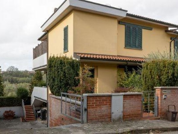 Appartamento in Vendita a San Miniato, zona Ponte a Egola, 275'000€, 120 m², con Box