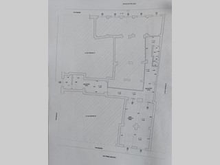 Immobile commerciale in Affitto a Pontedera, 1'800€, 180 m²