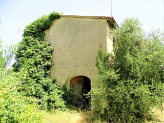 Casale in Vendita a Montopoli in Val d'Arno, zona Marti, 250'000€, 465 m²