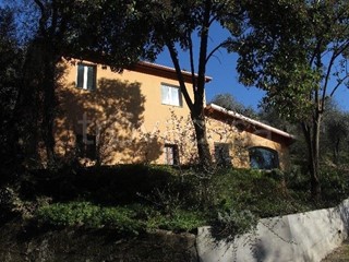 Villa bifamiliare in Vendita a Sarzana, 210'000&euro;, 80 m²