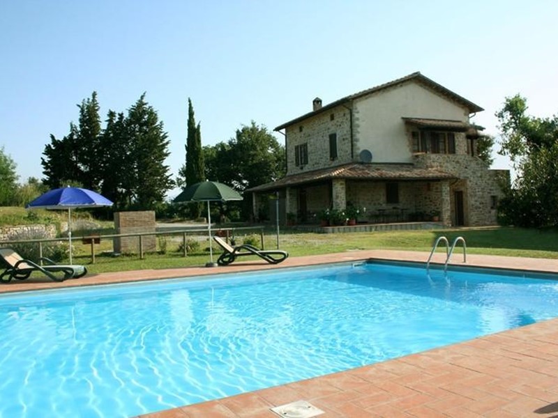 Casale in Vendita a Semproniano, 1'800'000€, 300 m², arredato