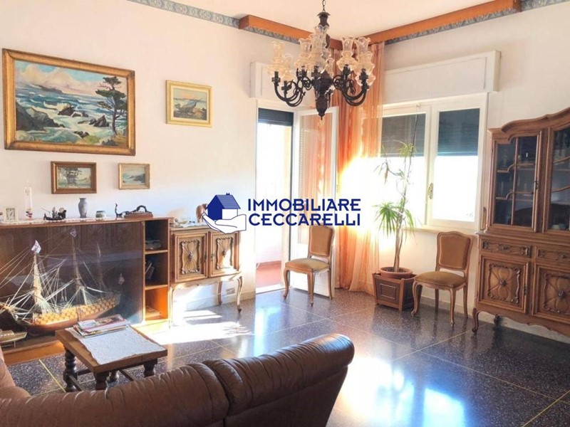 Appartamento in Vendita a Massa, 240'000€, 150 m², arredato