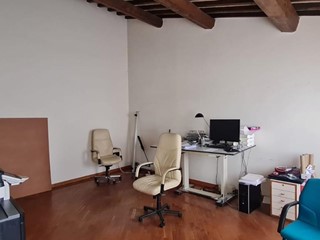 Ufficio in Affitto a Capannoli, 400€, 25 m²