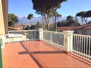Attico in Vendita a Massa, zona Marina di Massa, 149'000€, 50 m², arredato