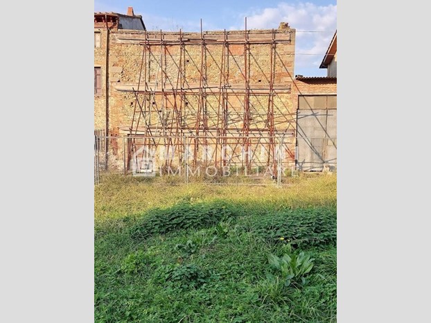 Casa di corte in Vendita a Capannori, zona Segromigno In Piano, 120'000€, 450 m², con Box