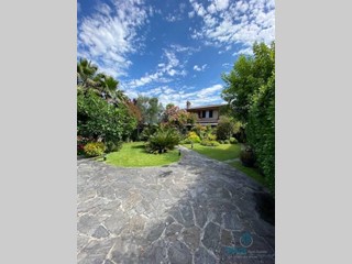 Villa bifamiliare in Vendita a Forte dei Marmi, 1'400'000€, 250 m², arredato