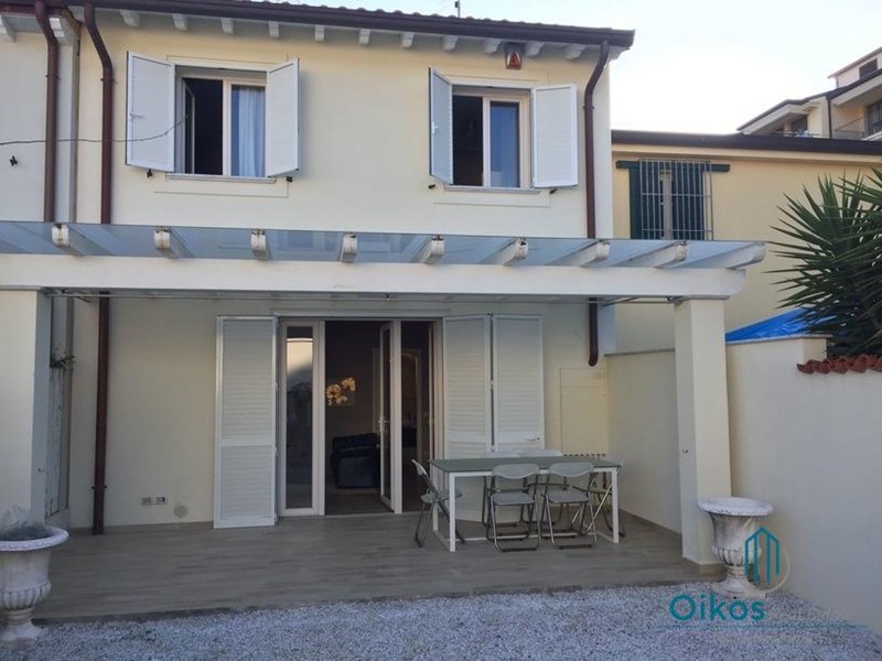 Quadrilocale in Affitto a Forte dei Marmi, 120 m², arredato