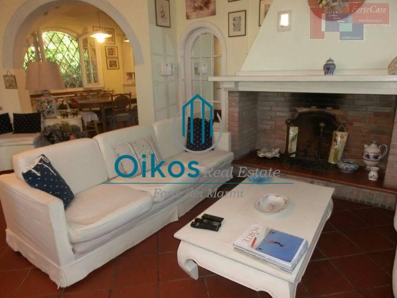 Villa bifamiliare in Affitto a Forte dei Marmi, 230 m², arredato