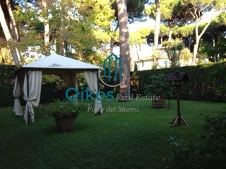 Villa in Affitto a Forte dei Marmi, 300 m², arredato
