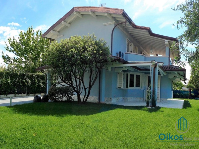 Villa in Affitto a Forte dei Marmi, 40'000€, 130 m², arredato