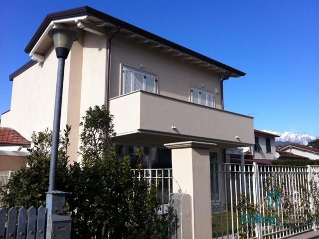 Villa bifamiliare in Vendita a Forte dei Marmi, 1'900'000€, 160 m², arredato