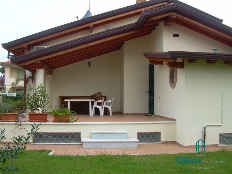 Villa in Affitto a Forte dei Marmi, 45'000€, 150 m², arredato