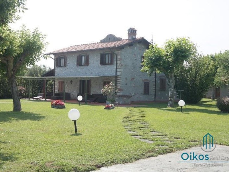 Villa in Affitto a Forte dei Marmi, 50'000€, 250 m², arredato