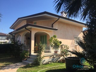 Villa in Affitto a Forte dei Marmi, 45'000€, 170 m², arredato