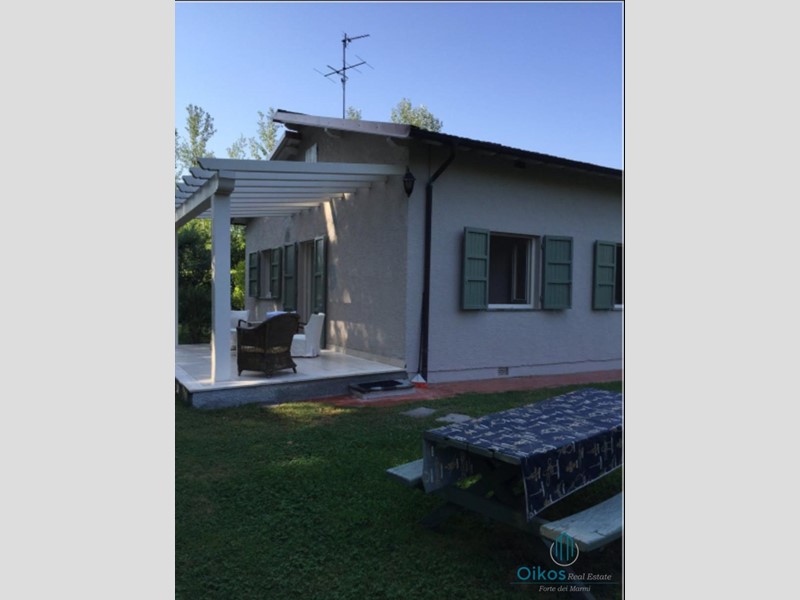 Villa in Vendita a Pietrasanta, 850'000€, 100 m², arredato