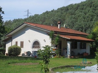 Villa in Vendita a Pietrasanta, 525'000€, 121 m², arredato