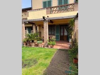 Villa bifamiliare in Affitto a Forte dei Marmi, 25'000€, 150 m², arredato
