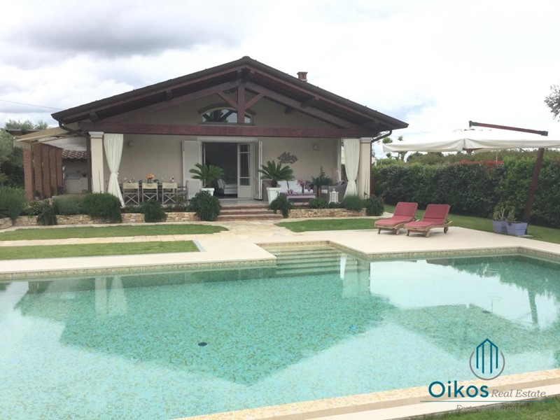 Villa in Affitto a Pietrasanta, 60'000€, 450 m², arredato