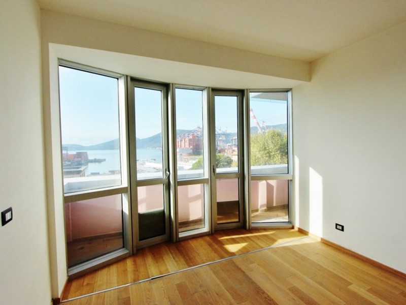 Appartamento in Vendita a La Spezia, 407'000€, 131 m², con Box