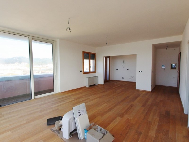 Appartamento in Vendita a La Spezia, 407'000€, 131 m², con Box