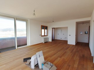 Appartamento in Vendita a La Spezia, 407'000€, 131 m², con Box