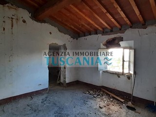 Appartamento in Vendita a Guardistallo, 240'000&euro;, 220 m²