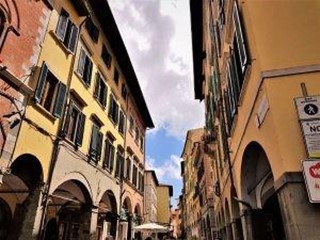 Immobile commerciale in Affitto a Pisa, 130 m²