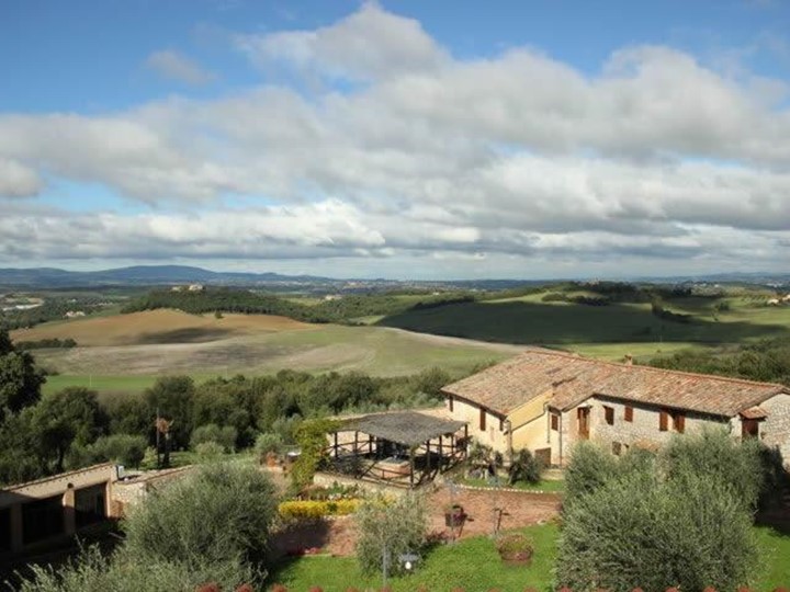 Casale in Vendita a Monteriggioni, 2'700'000&euro;, 1356 m², arredato