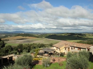 Casale in Vendita a Monteriggioni, 2'700'000€, 1356 m², arredato