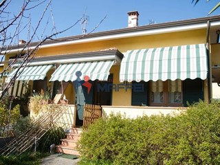 Villetta a schiera in Vendita a Massarosa, zona Quiesa, 280'000€, 120 m², arredato