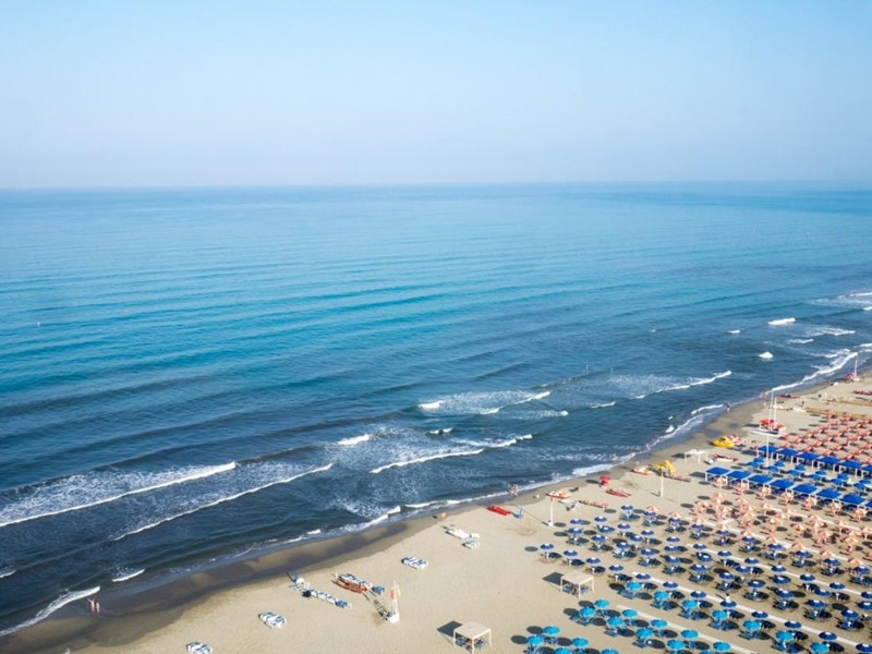 Immobile commerciale in Vendita a Camaiore, zona Lido di Camaiore, 330'000€, 70 m²