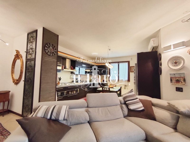 Quadrilocale in Vendita a Carmignano, zona Comeana, 320'000€, 130 m²