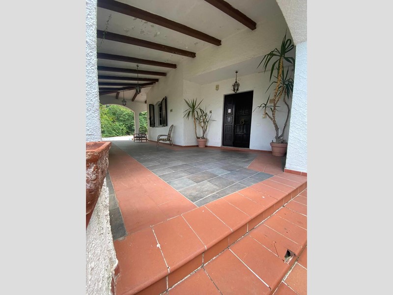 Villa in Vendita a Carrara, 630'000€, 250 m², arredato