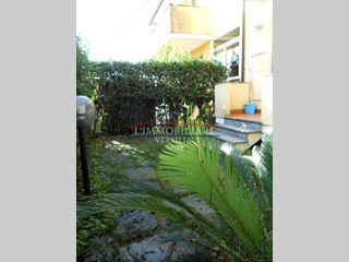 Appartamento in Vendita a Massa, zona Marina di Massa, 240'000€, 75 m², arredato