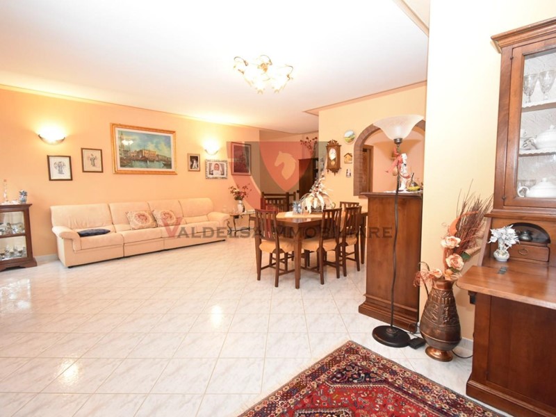 Casa Indipendente in Vendita a Colle di Val D'Elsa, 365'000€, 206 m², arredato, con Box