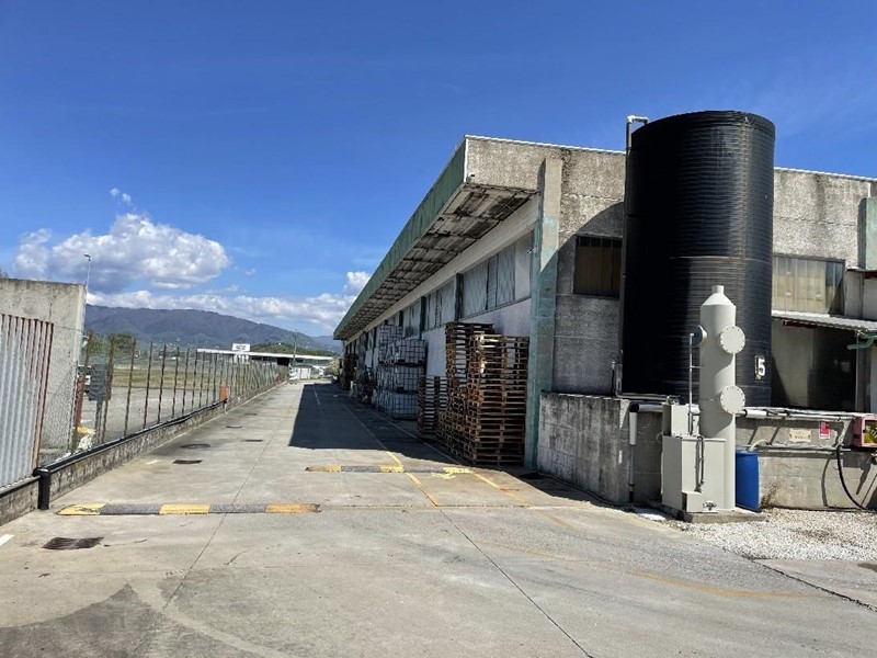 Capannone in Vendita a Altopascio, 4665 m²