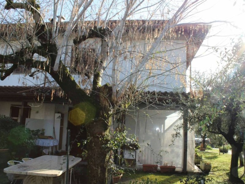 Casa Indipendente in Vendita a Carrara, 600'000€, 200 m²