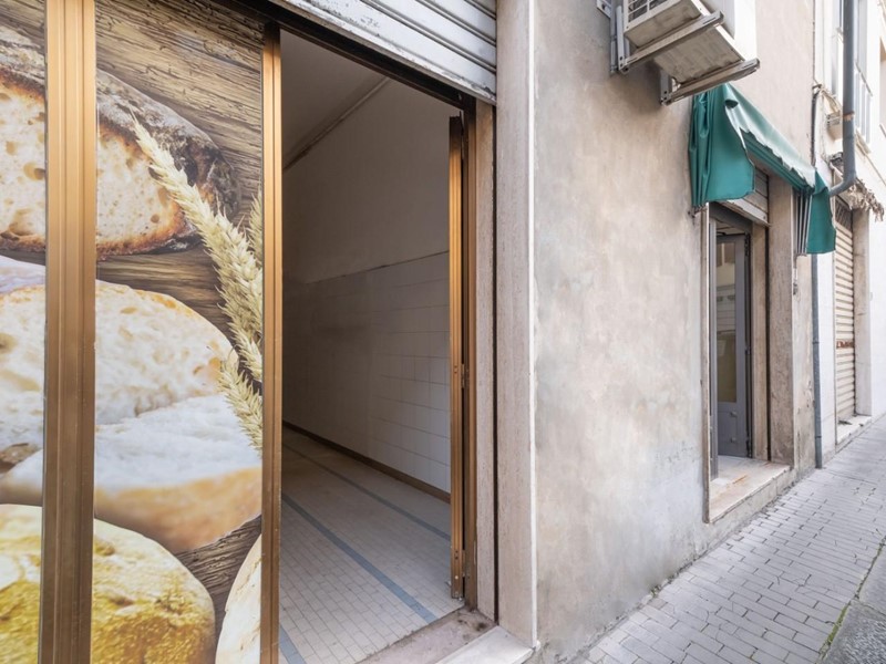 Immobile commerciale in Affitto a Pontedera, 650€, 85 m²