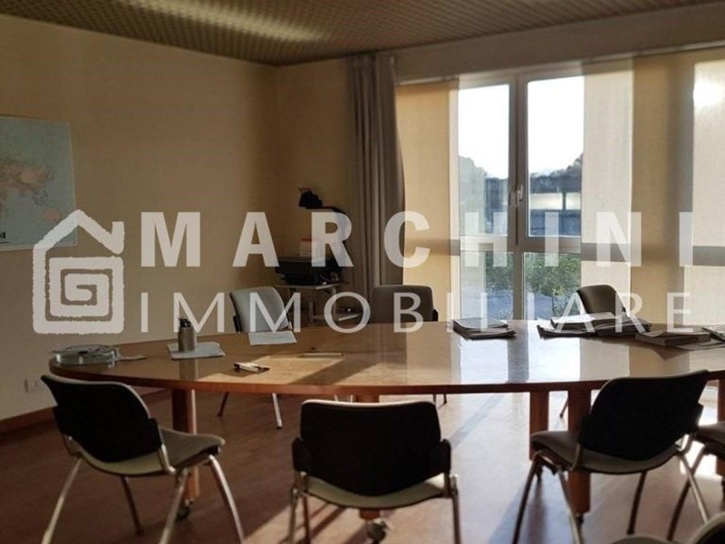 Capannone in Vendita a Lucca, 990'000€, 1400 m²