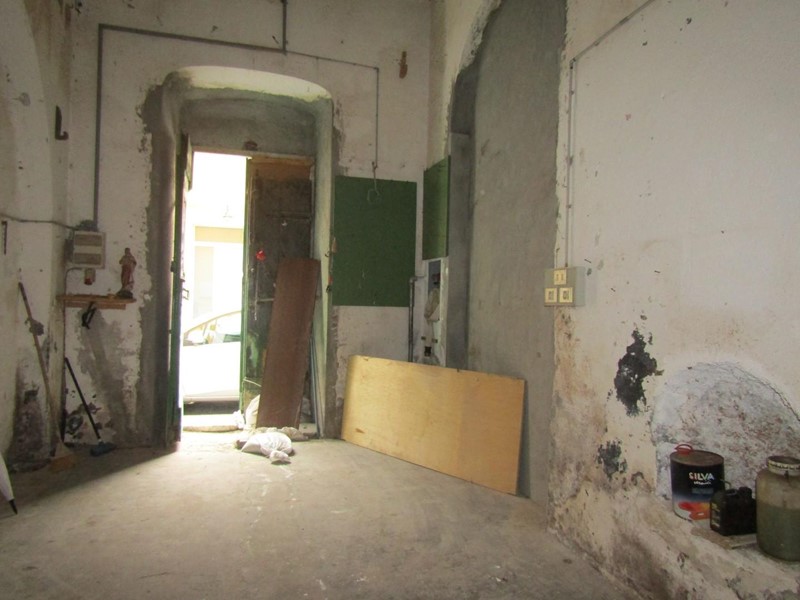 Negozio in Vendita a Carrara, zona Marina di Carrara, 42'000€, 35 m²